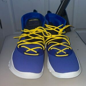 Basketball shoe Steph Curry dark blue and yellow also white